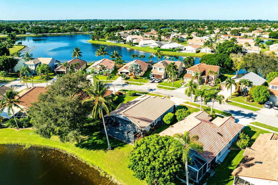 合同活跃: $569,000 (3 贝兹, 2 浴室, 1674 平方英尺)