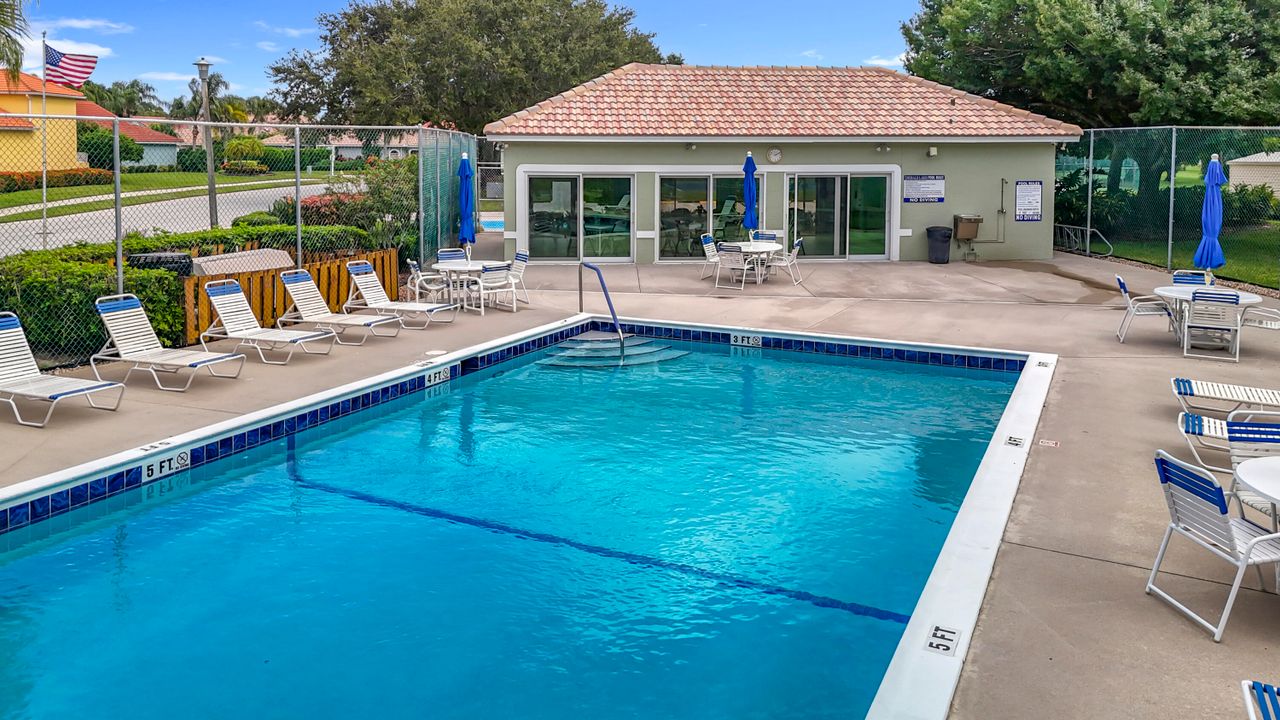 Под контрактом: $399,000 (3 спален, 2 ванн, 1436 Квадратных фут)