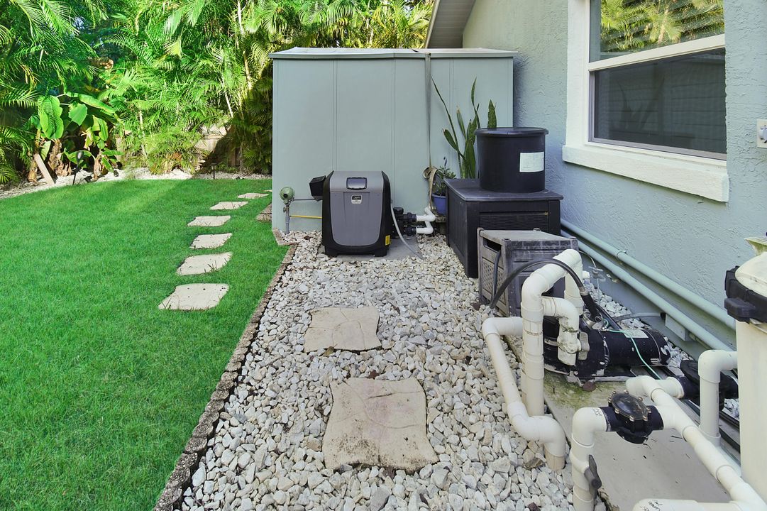 Active With Contract: $549,900 (3 beds, 2 baths, 1947 Square Feet)