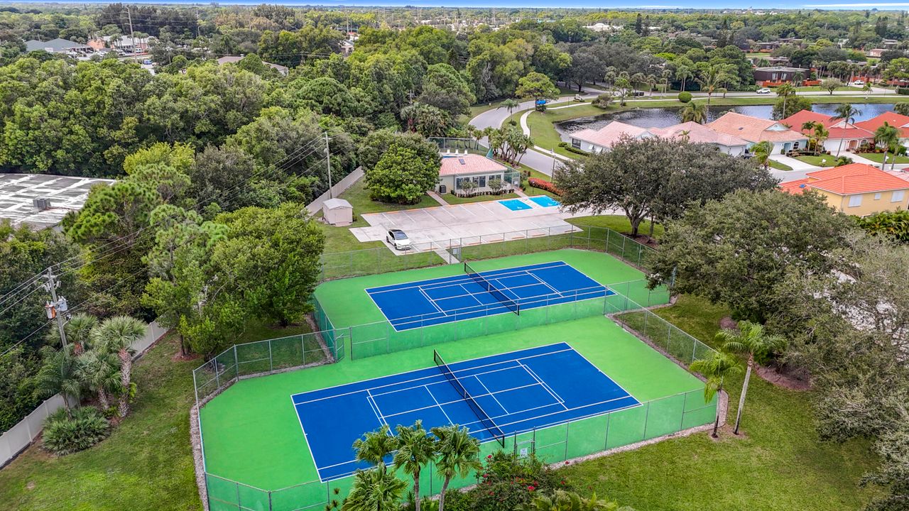 Под контрактом: $399,000 (3 спален, 2 ванн, 1436 Квадратных фут)