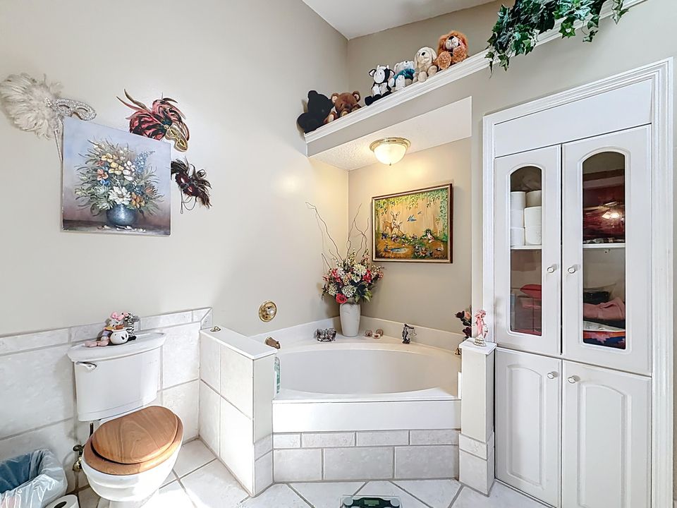 Под контрактом: $399,000 (3 спален, 2 ванн, 1436 Квадратных фут)