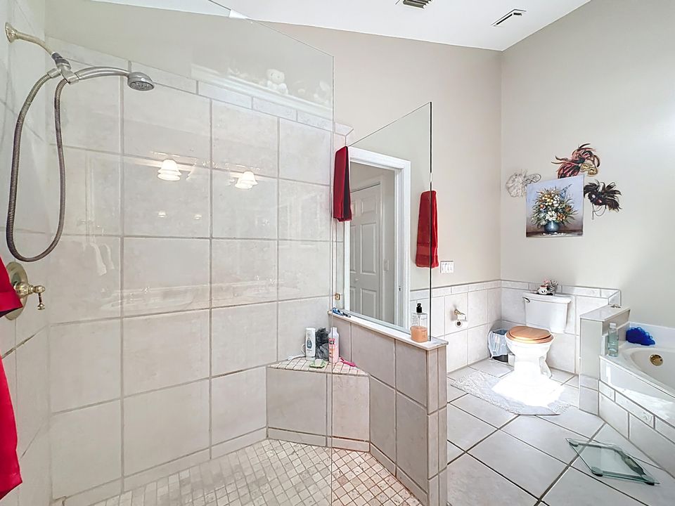 Под контрактом: $399,000 (3 спален, 2 ванн, 1436 Квадратных фут)