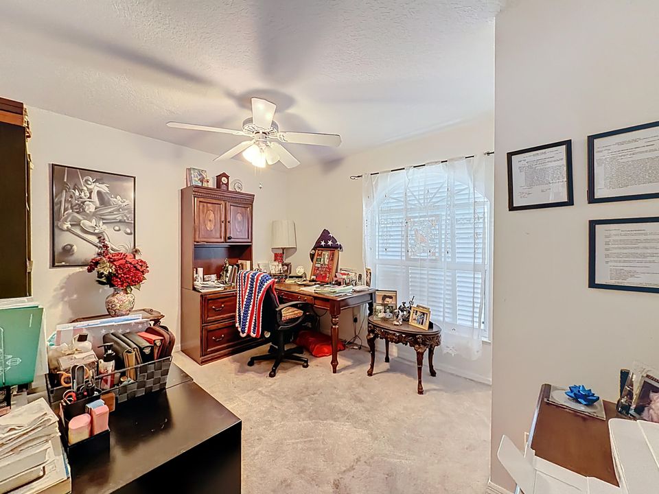 Под контрактом: $399,000 (3 спален, 2 ванн, 1436 Квадратных фут)