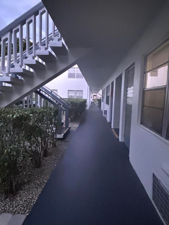 For Sale: $93,000 (1 beds, 1 baths, 570 Square Feet)