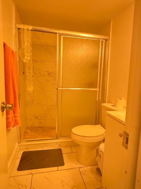 For Sale: $93,000 (1 beds, 1 baths, 570 Square Feet)