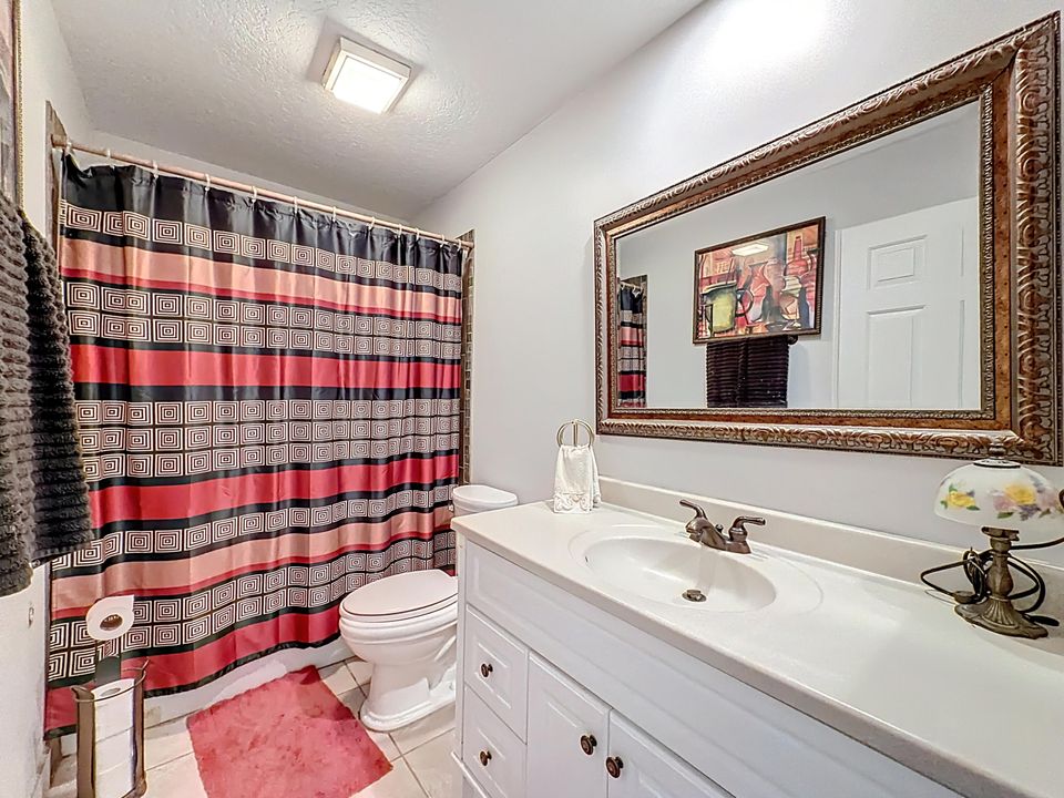 Под контрактом: $399,000 (3 спален, 2 ванн, 1436 Квадратных фут)