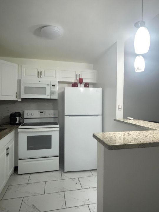 For Sale: $93,000 (1 beds, 1 baths, 570 Square Feet)