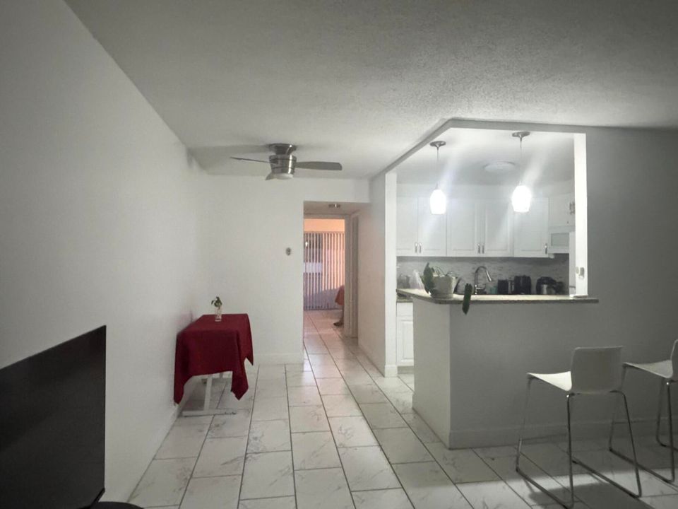 For Sale: $93,000 (1 beds, 1 baths, 570 Square Feet)