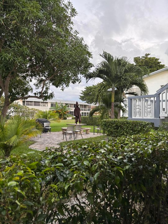 For Sale: $93,000 (1 beds, 1 baths, 570 Square Feet)