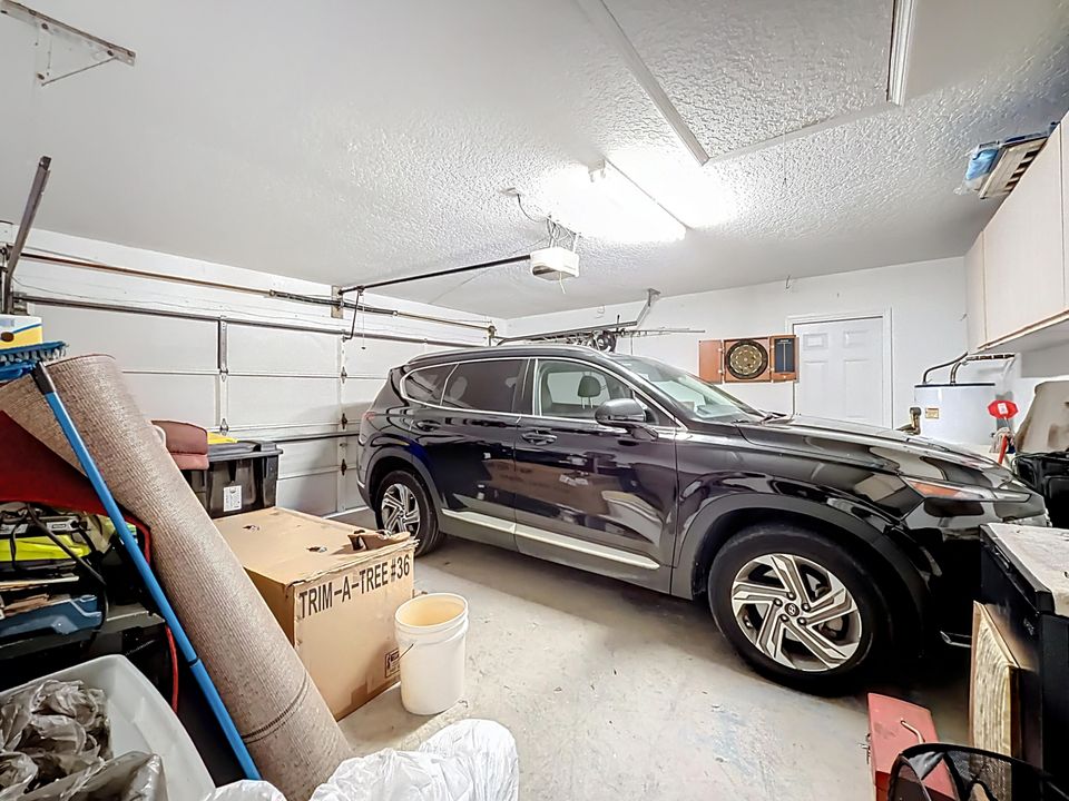 Под контрактом: $399,000 (3 спален, 2 ванн, 1436 Квадратных фут)