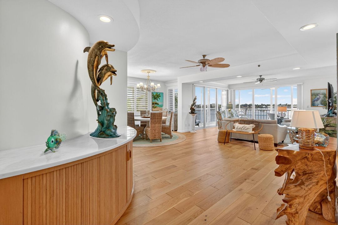 待售: $1,075,000 (3 贝兹, 2 浴室, 2165 平方英尺)