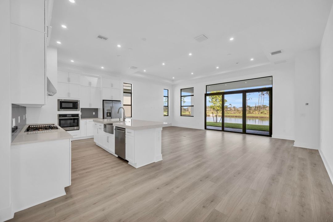 En Venta: $869,990 (3 camas, 3 baños, 2196 Pies cuadrados)