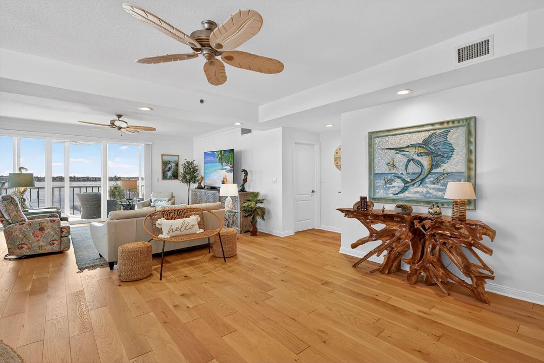 待售: $1,075,000 (3 贝兹, 2 浴室, 2165 平方英尺)