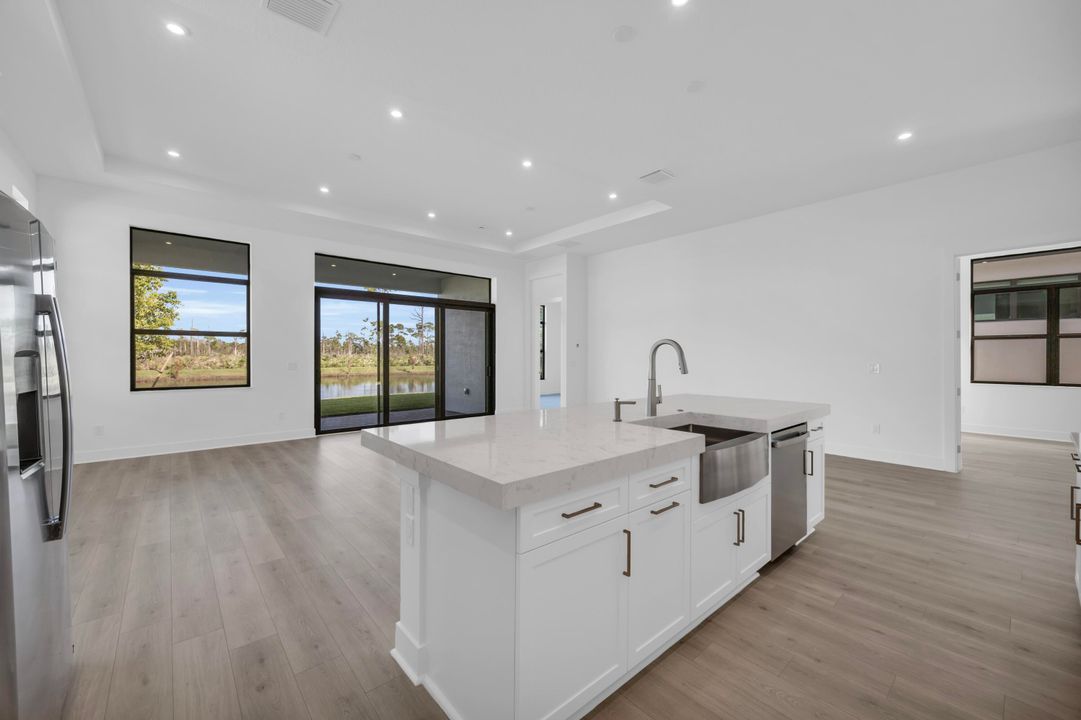 En Venta: $869,990 (3 camas, 3 baños, 2196 Pies cuadrados)