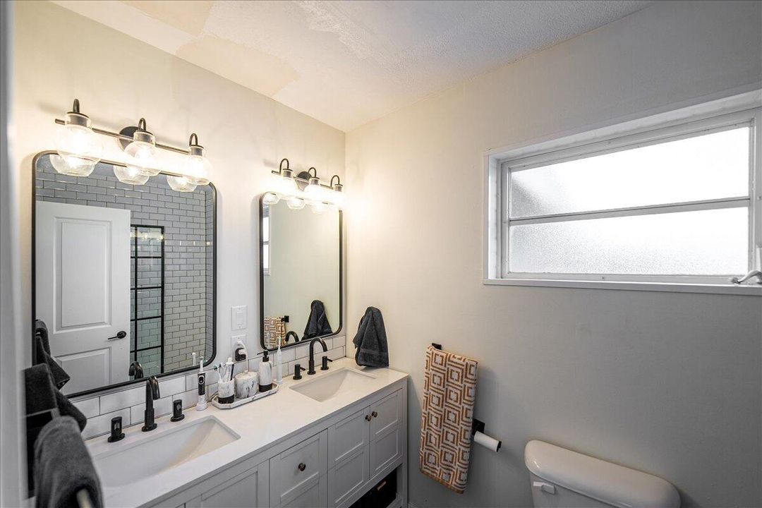 合同活跃: $435,000 (3 贝兹, 2 浴室, 1540 平方英尺)