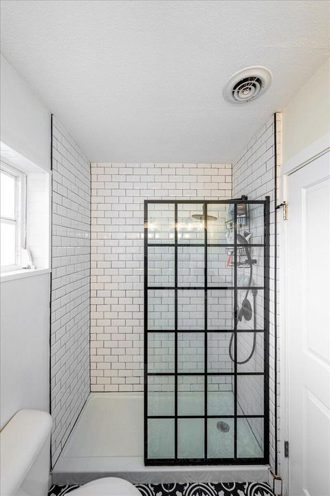 合同活跃: $435,000 (3 贝兹, 2 浴室, 1540 平方英尺)