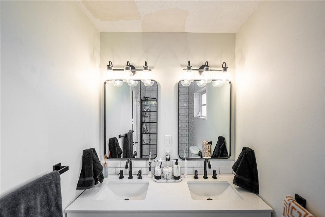 合同活跃: $435,000 (3 贝兹, 2 浴室, 1540 平方英尺)