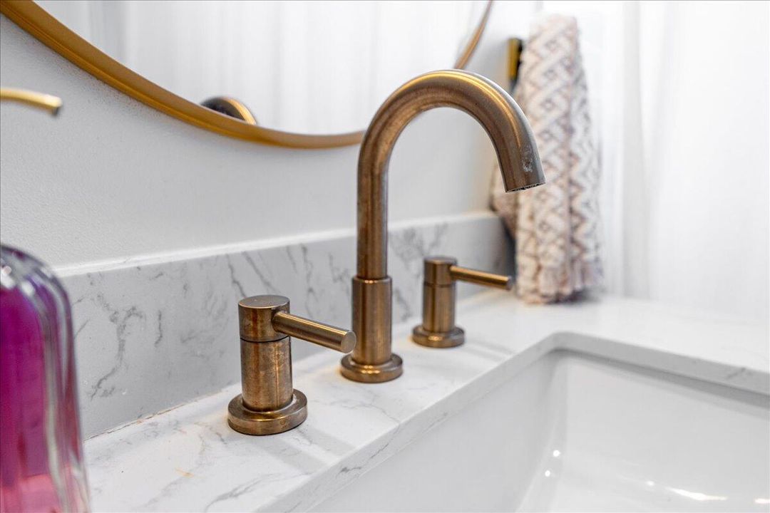 合同活跃: $435,000 (3 贝兹, 2 浴室, 1540 平方英尺)