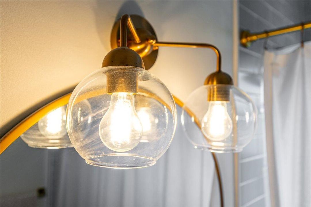 合同活跃: $435,000 (3 贝兹, 2 浴室, 1540 平方英尺)