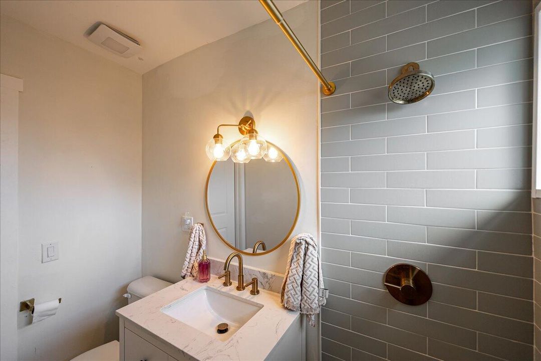 合同活跃: $435,000 (3 贝兹, 2 浴室, 1540 平方英尺)