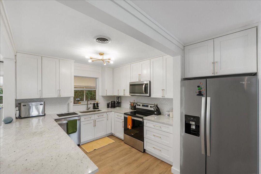 合同活跃: $435,000 (3 贝兹, 2 浴室, 1540 平方英尺)