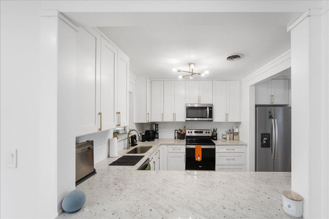 合同活跃: $435,000 (3 贝兹, 2 浴室, 1540 平方英尺)