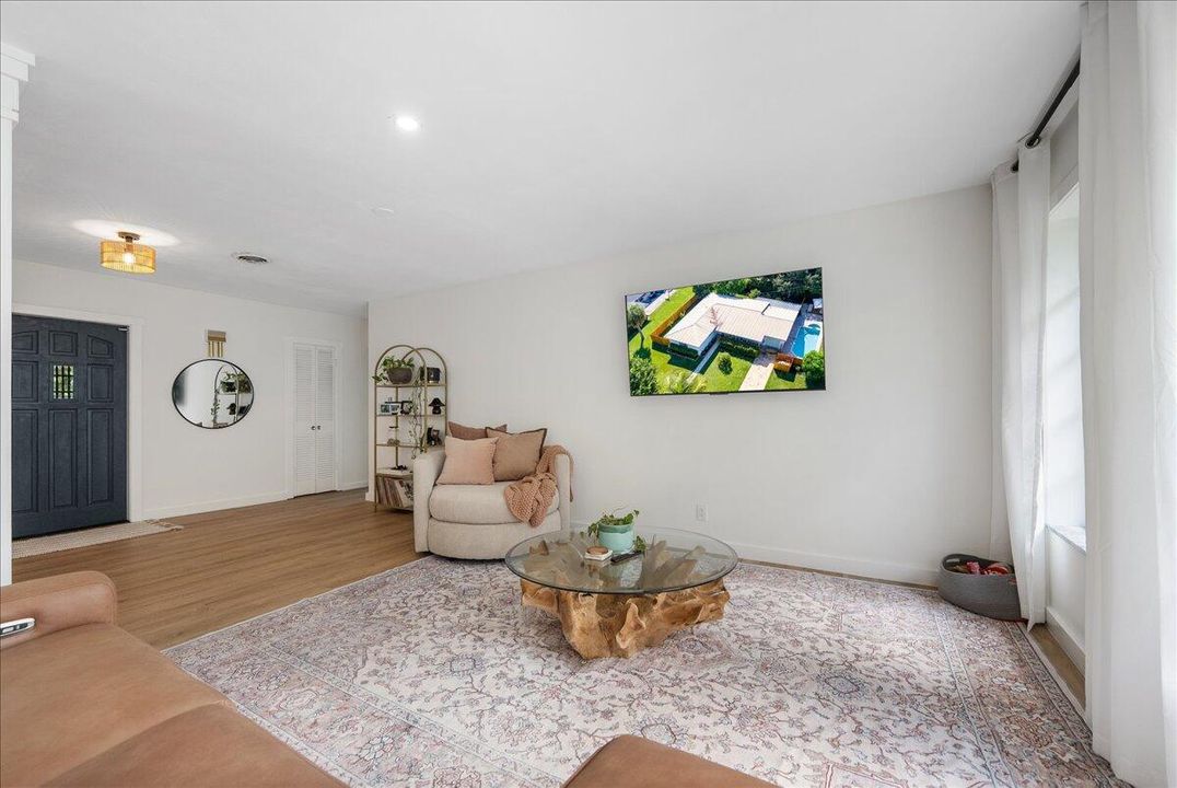 合同活跃: $435,000 (3 贝兹, 2 浴室, 1540 平方英尺)