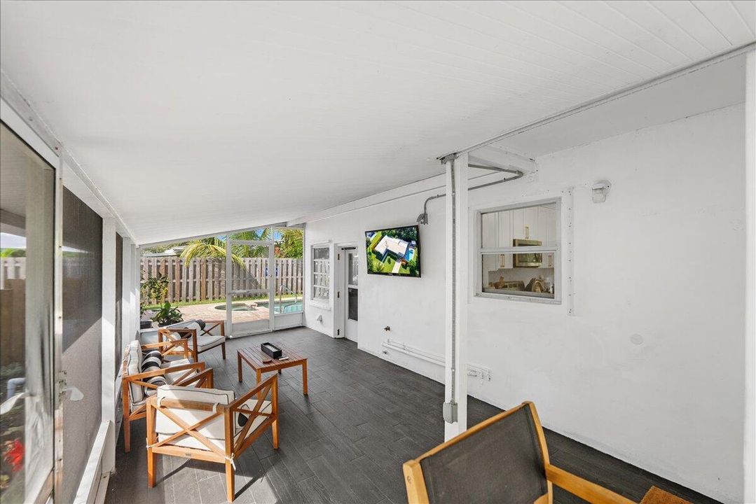 合同活跃: $435,000 (3 贝兹, 2 浴室, 1540 平方英尺)