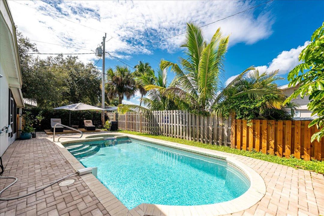 合同活跃: $435,000 (3 贝兹, 2 浴室, 1540 平方英尺)