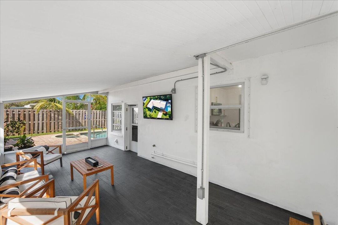 合同活跃: $435,000 (3 贝兹, 2 浴室, 1540 平方英尺)