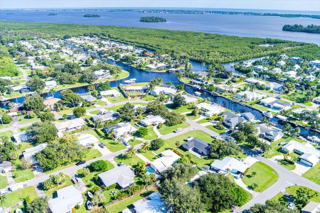 合同活跃: $435,000 (3 贝兹, 2 浴室, 1540 平方英尺)