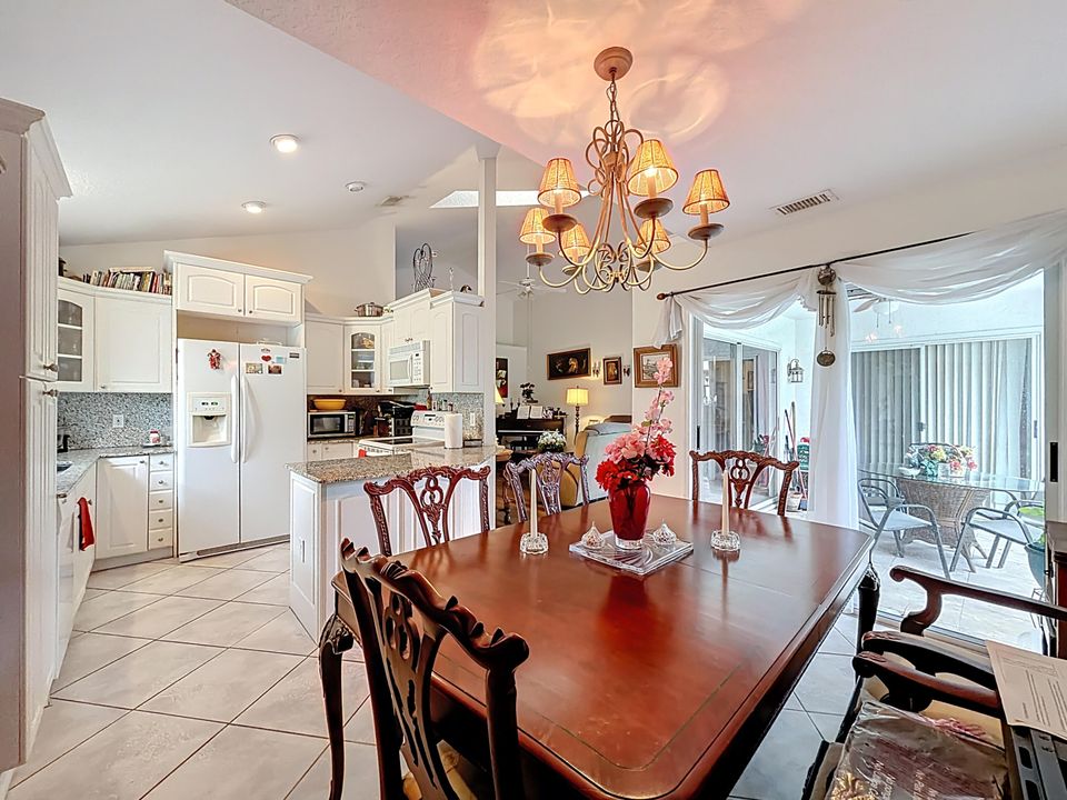 Под контрактом: $399,000 (3 спален, 2 ванн, 1436 Квадратных фут)