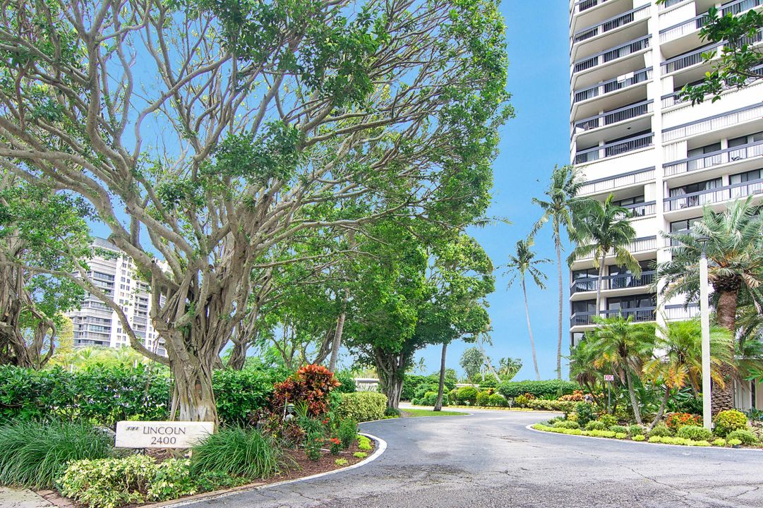 For Sale: $210,000 (1 beds, 1 baths, 894 Square Feet)