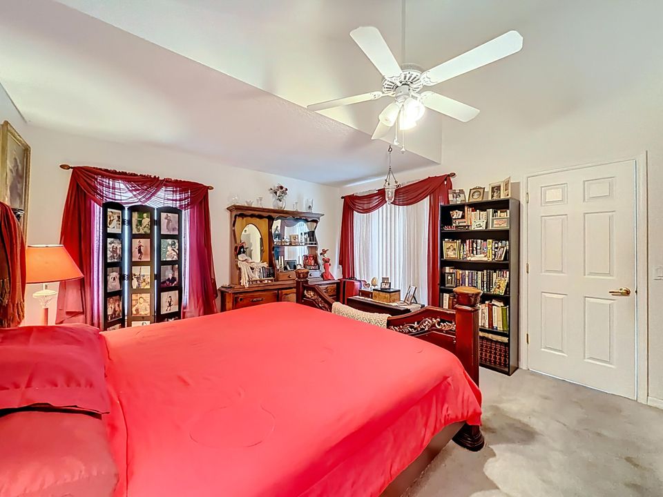 Под контрактом: $399,000 (3 спален, 2 ванн, 1436 Квадратных фут)