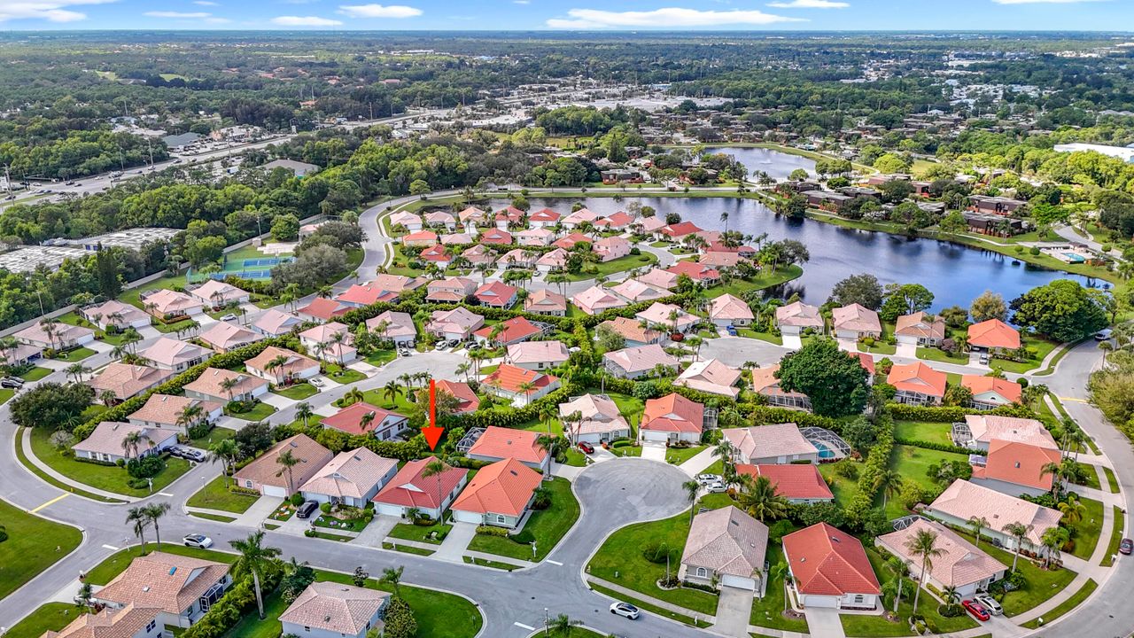 Под контрактом: $399,000 (3 спален, 2 ванн, 1436 Квадратных фут)