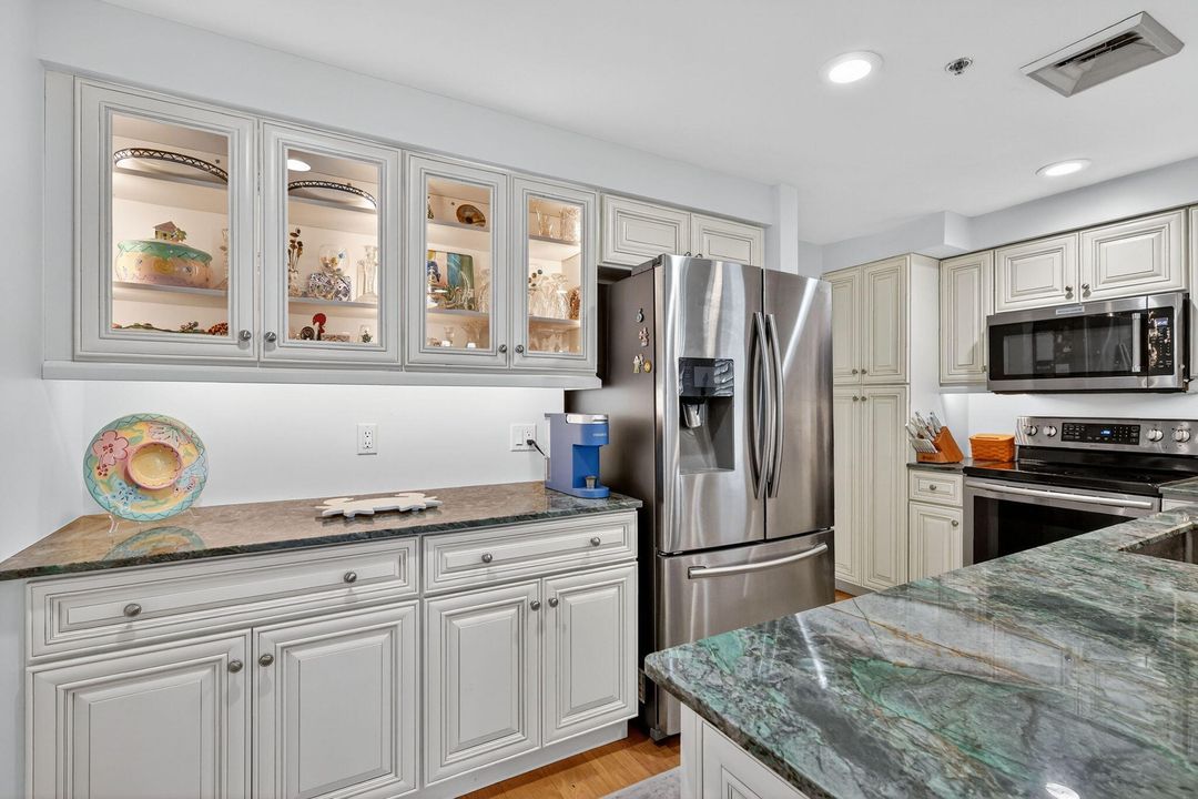 待售: $1,075,000 (3 贝兹, 2 浴室, 2165 平方英尺)