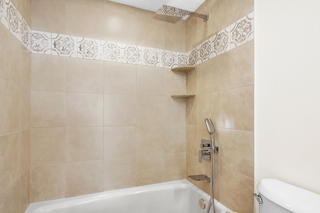 For Sale: $210,000 (1 beds, 1 baths, 894 Square Feet)