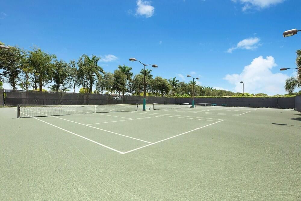 Activo con contrato: $765,000 (4 camas, 2 baños, 2894 Pies cuadrados)