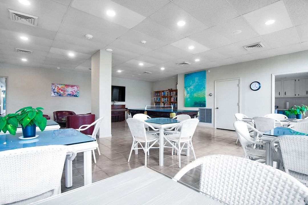 For Sale: $210,000 (1 beds, 1 baths, 894 Square Feet)