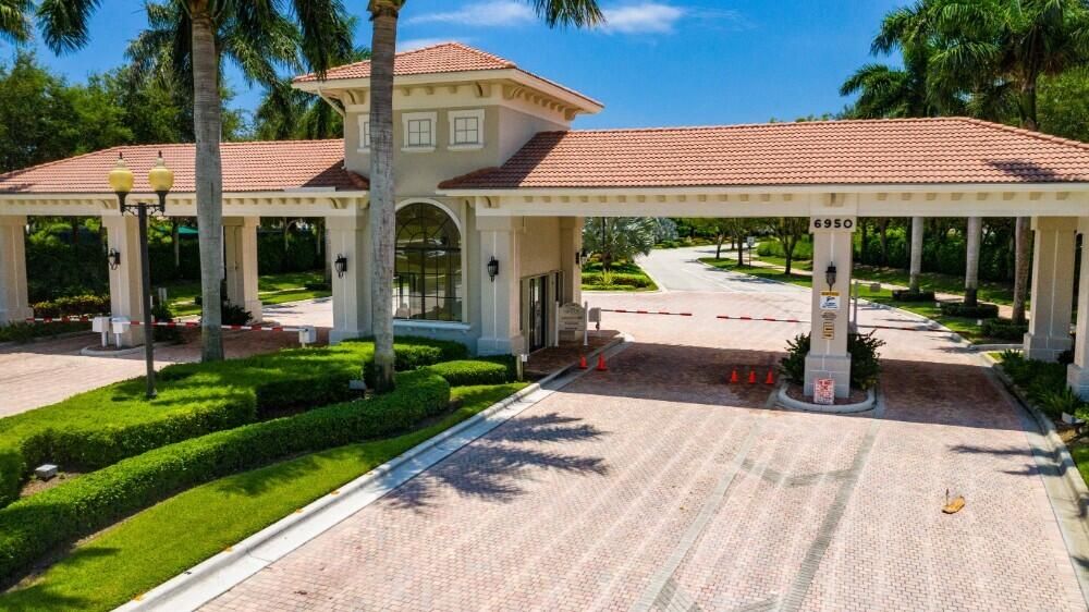 Activo con contrato: $765,000 (4 camas, 2 baños, 2894 Pies cuadrados)