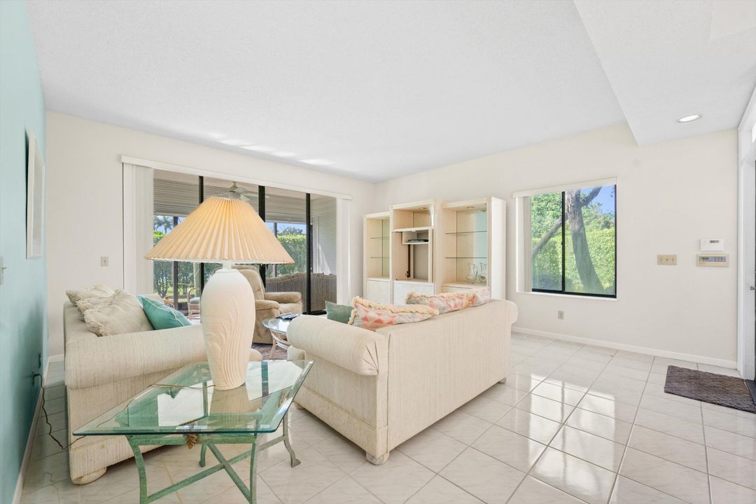 Active With Contract: $225,000 (2 beds, 2 baths, 1496 Square Feet)