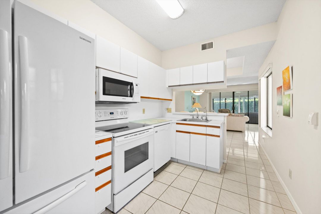 Active With Contract: $225,000 (2 beds, 2 baths, 1496 Square Feet)