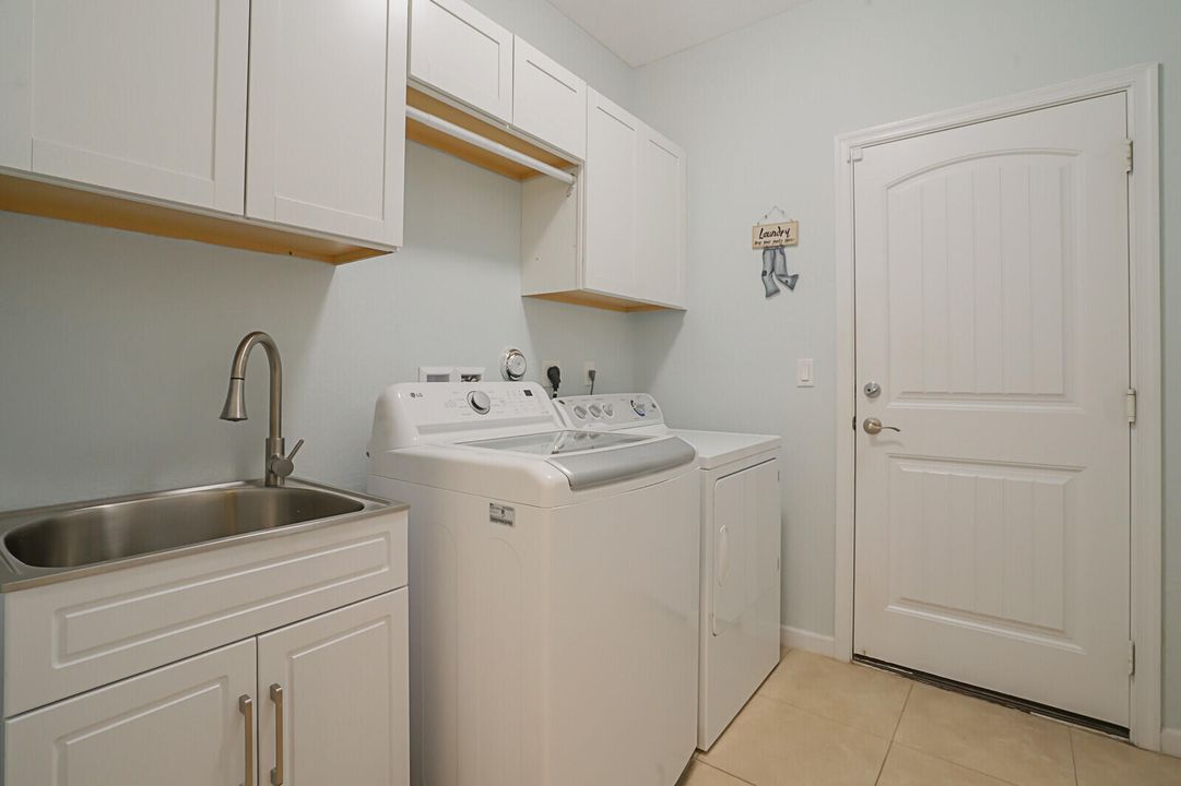 For Sale: $705,000 (4 beds, 3 baths, 2417 Square Feet)