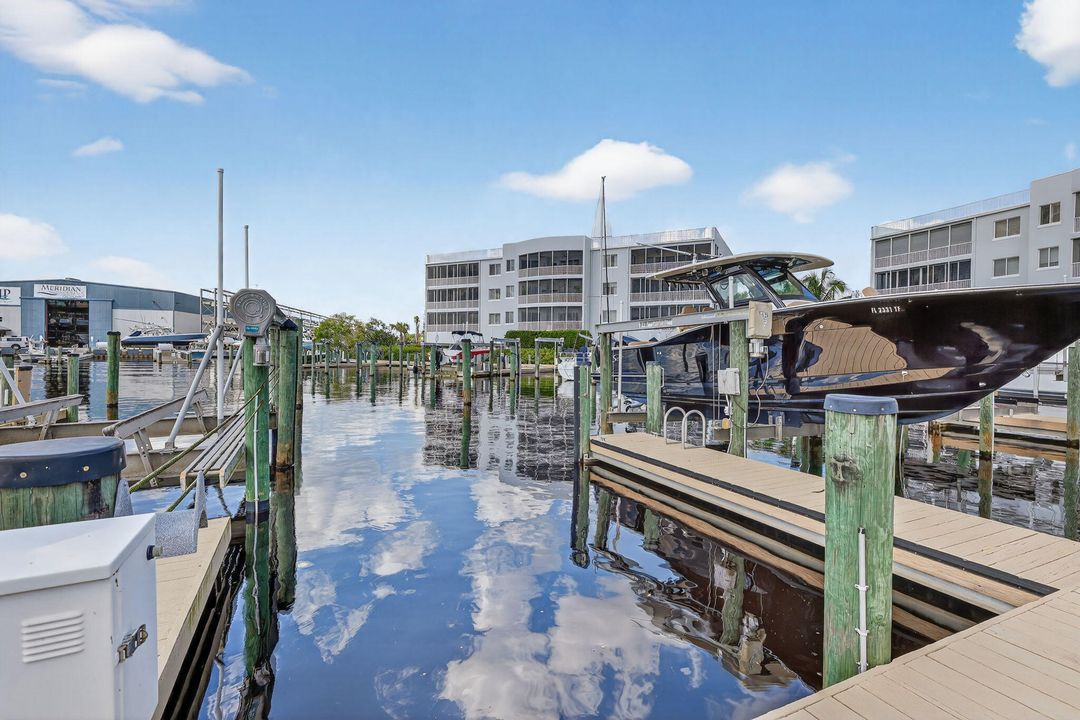 待售: $1,075,000 (3 贝兹, 2 浴室, 2165 平方英尺)