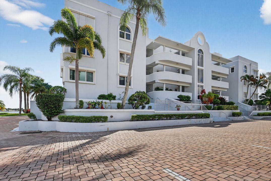 待售: $1,075,000 (3 贝兹, 2 浴室, 2165 平方英尺)