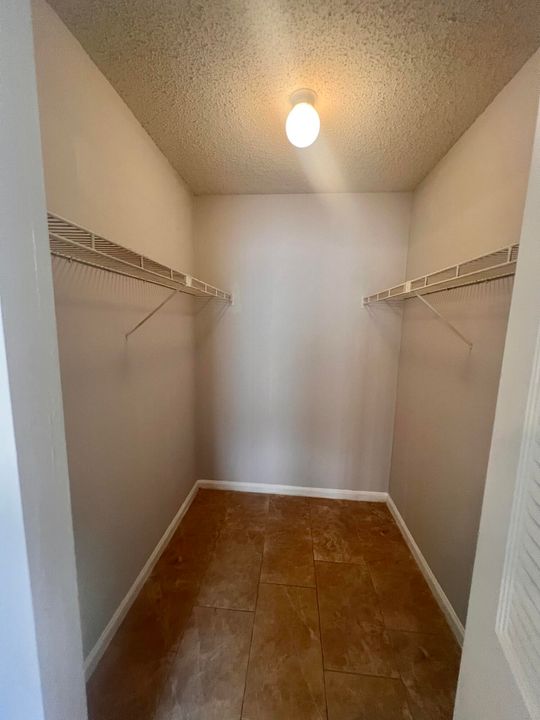 出租: $1,650 (1 贝兹, 1 浴室, 625 平方英尺)