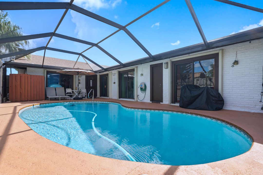 For Sale: $485,000 (3 beds, 2 baths, 1276 Square Feet)