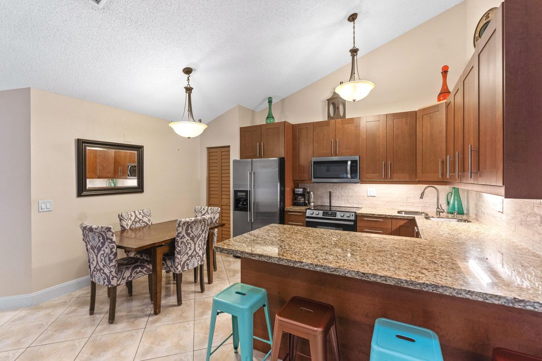 For Sale: $485,000 (3 beds, 2 baths, 1276 Square Feet)