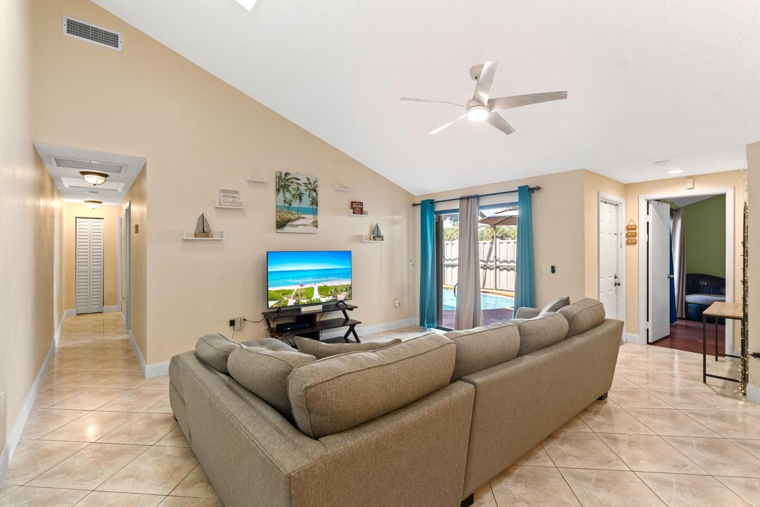 For Sale: $485,000 (3 beds, 2 baths, 1276 Square Feet)