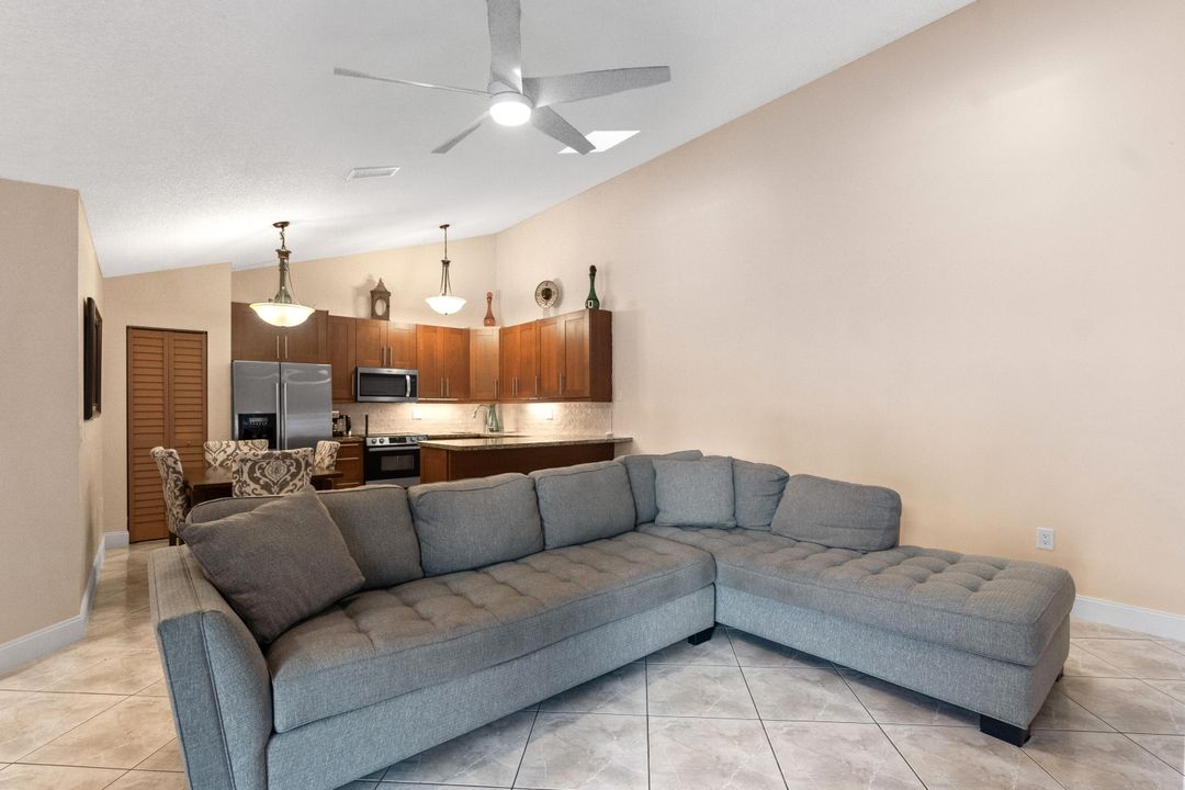 For Sale: $485,000 (3 beds, 2 baths, 1276 Square Feet)